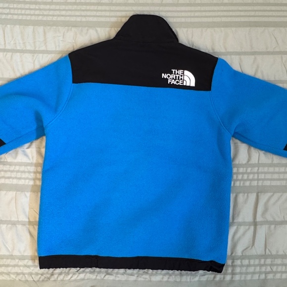 The North Face Youth Fleece Jacket — Size S (7/8). - Picture 2 of 6
